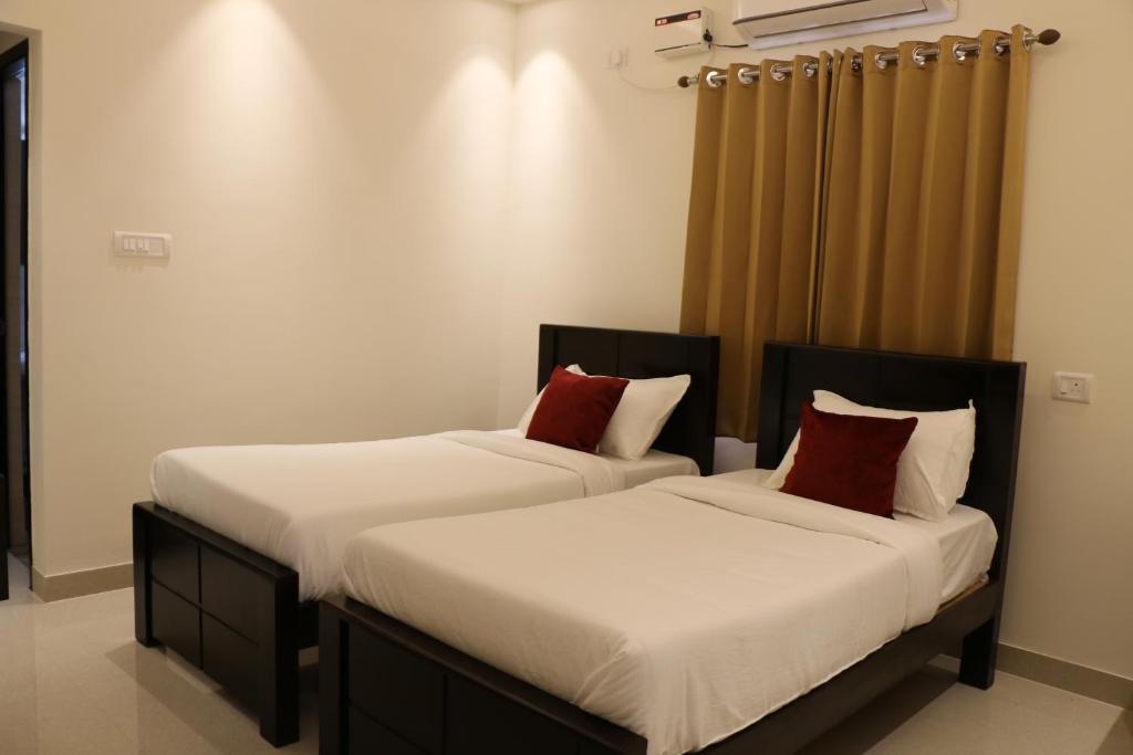 Postel nebo postele na pokoji v ubytování Vibha by Sri Lakshmi Homes