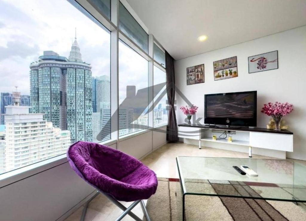 TV a/nebo společenská místnost v ubytování Vortex Serviced Apartment KLCC By Elite Suites