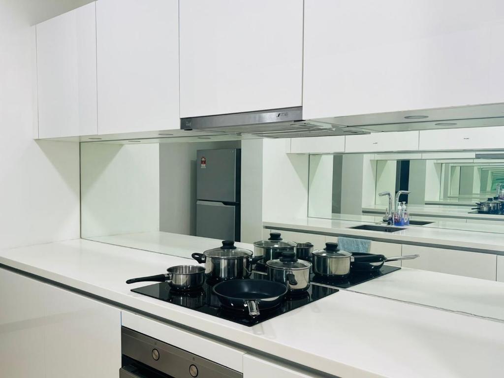 Kuchyň nebo kuchyňský kout v ubytování Vortex Serviced Apartment KLCC By Elite Suites