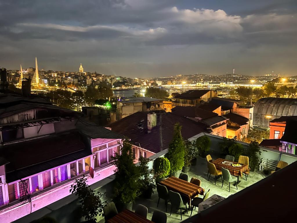 Nespecifikovaný výhled na destinaci Istanbul nebo výhled na město při pohledu z hotelu