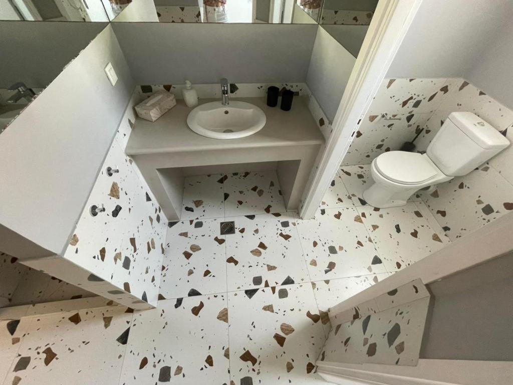 Ένα μπάνιο στο Loft in Aplotaria