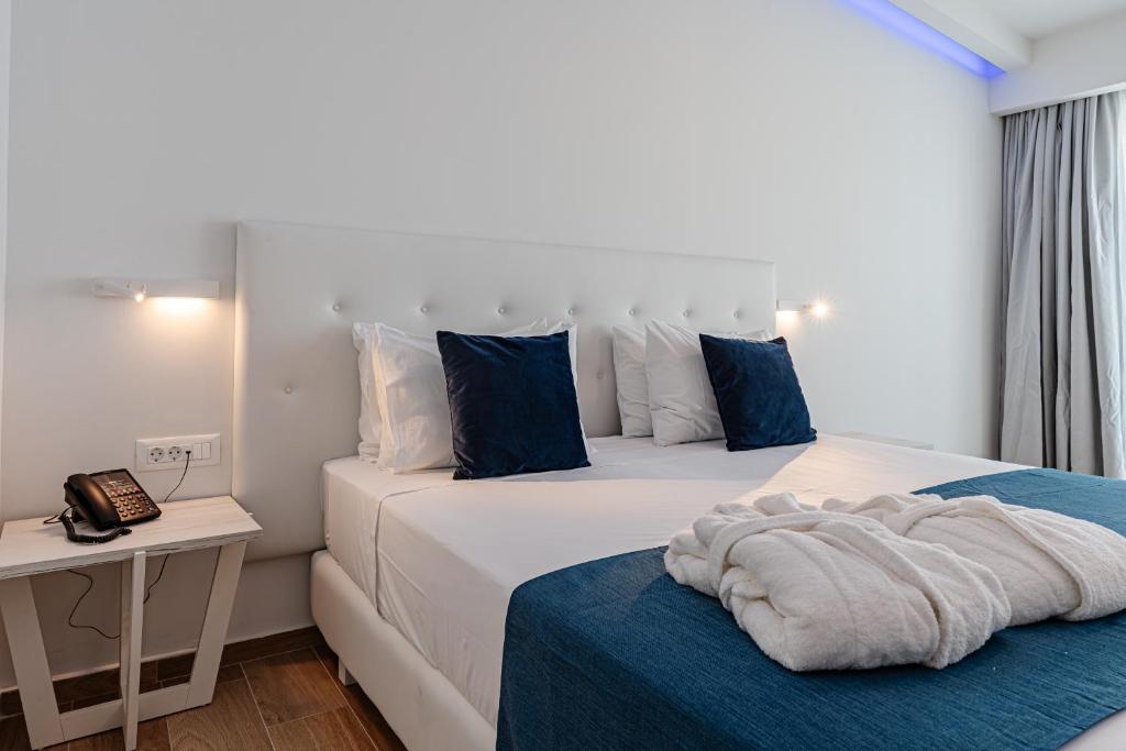 Postel nebo postele na pokoji v ubytování Magique Bleu Suites