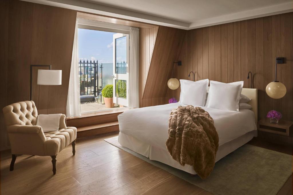 The London EDITION - Premier Terrace, Guest Room, 1 Queen, Terrace Level