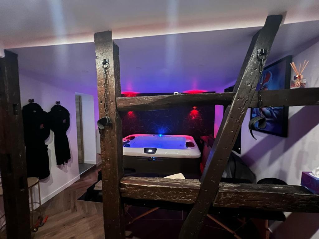 Postel nebo postele na pokoji v ubytování Le fruit défendu 67