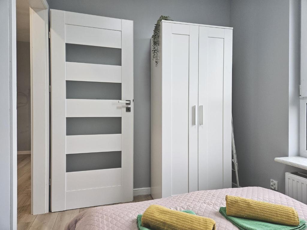 Urban Jungle - Grey Apartment - 8