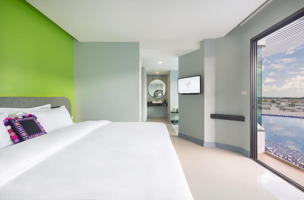 
Studio with Pool View
