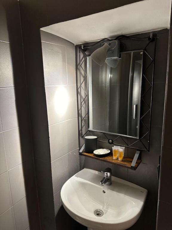 Red and Blues Music Hotel Genova - Resim 38