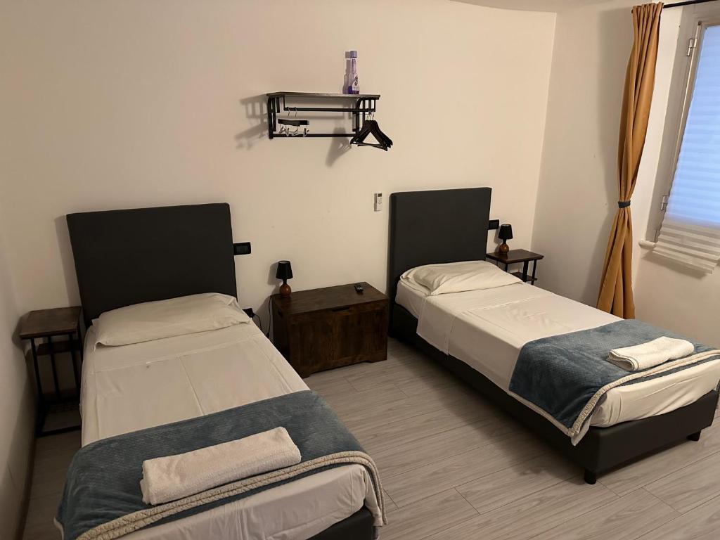 Postel nebo postele na pokoji v ubytování Red and Blues Music Hotel Genova
