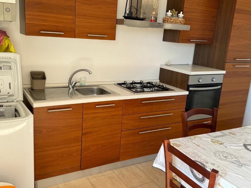 Kuchnia lub aneks kuchenny w obiekcie Casa Vacanze Cerreto 2