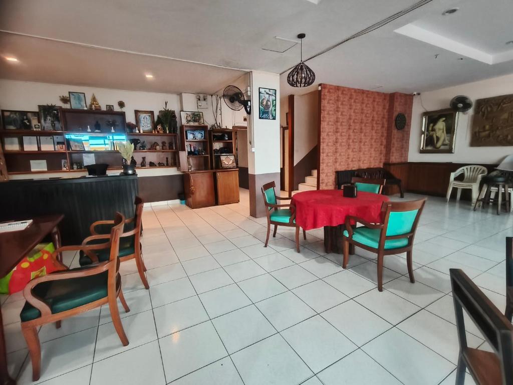 Lounge nebo bar v ubytování Bonanza Patong Hotel