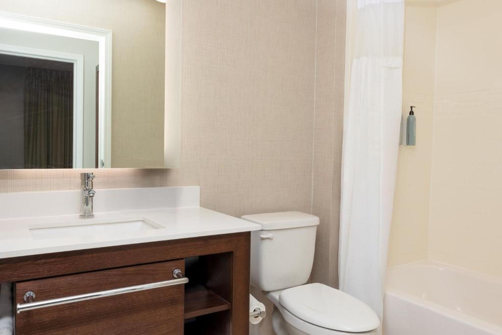 Ein Badezimmer in der Unterkunft Residence Inn by Marriott Las Vegas Airport