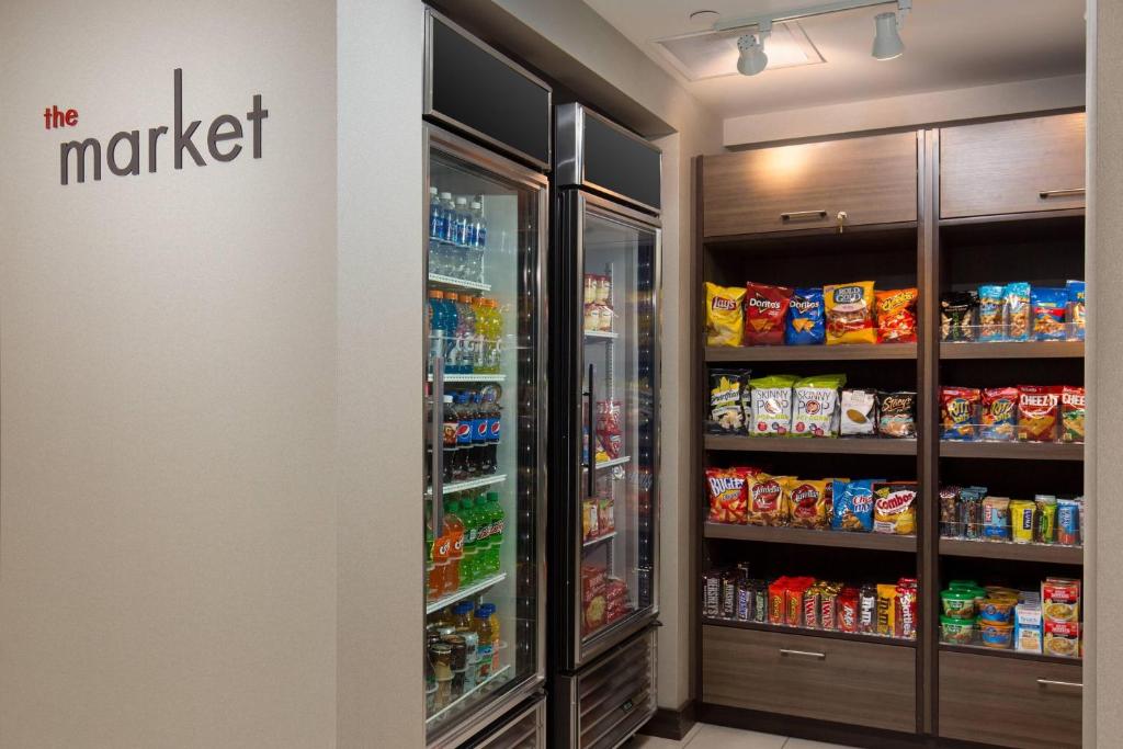 Ein Supermarkt oder andere Läden im Hotel oder in der Nähe