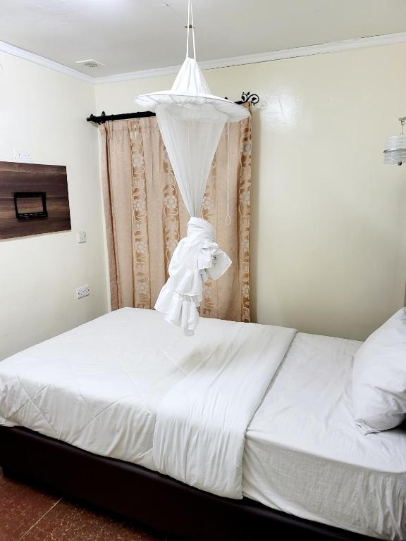 Postel nebo postele na pokoji v ubytování Nairobi Glory Palace Hotel