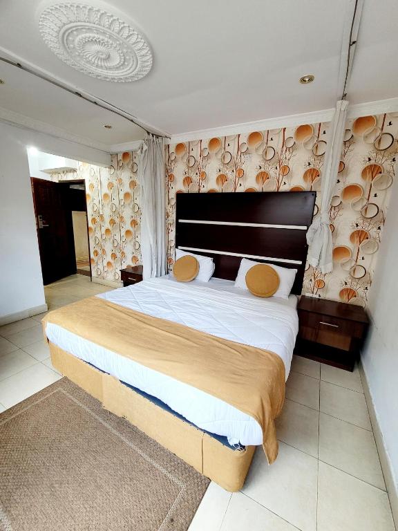 Postel nebo postele na pokoji v ubytování Nairobi Glory Palace Hotel
