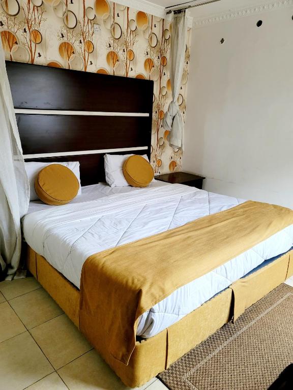 Postel nebo postele na pokoji v ubytování Nairobi Glory Palace Hotel