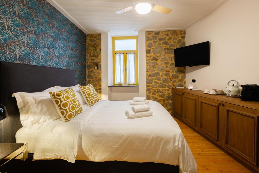 Postel nebo postele na pokoji v ubytování Archo Nafplio Suites & Rooms