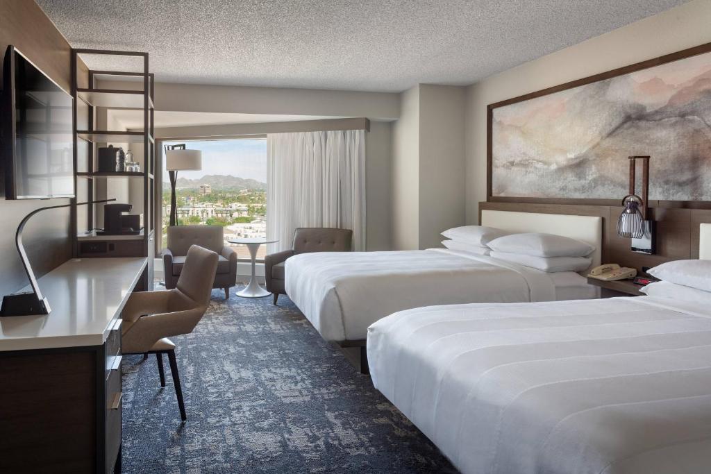 Postel nebo postele na pokoji v ubytování Marriott Phoenix Airport