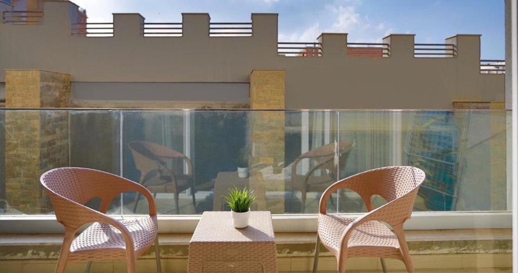 Balkón nebo terasa v ubytování Deluxe Ocean Apartment Heliopolis