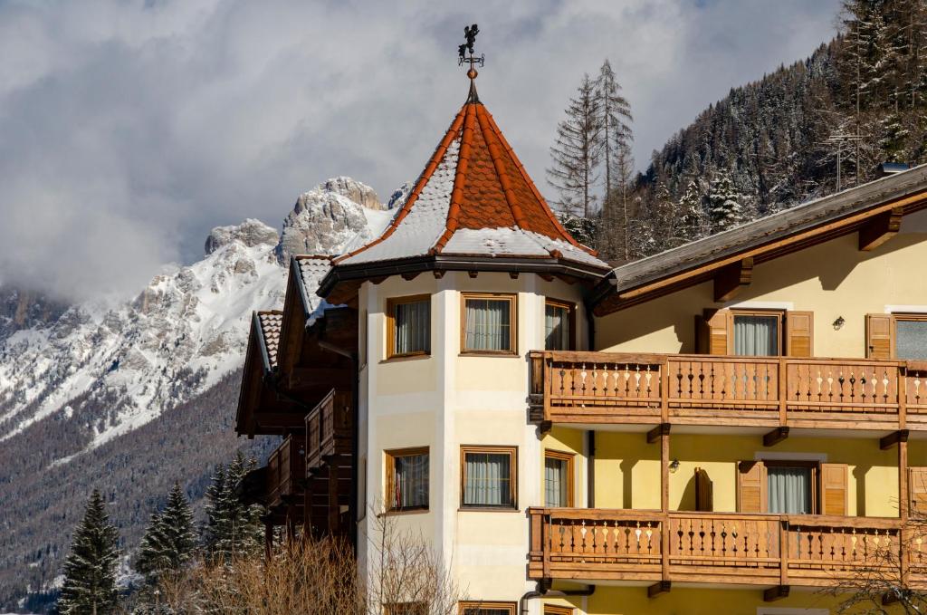 Nespecifikovaný výhled na hory nebo výhled na hory při pohledu z hotelu