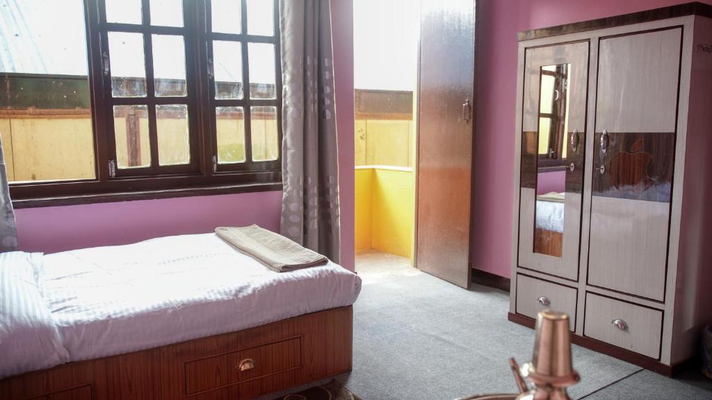 Postel nebo postele na pokoji v ubytování YogStay Homestay in Kathmandu