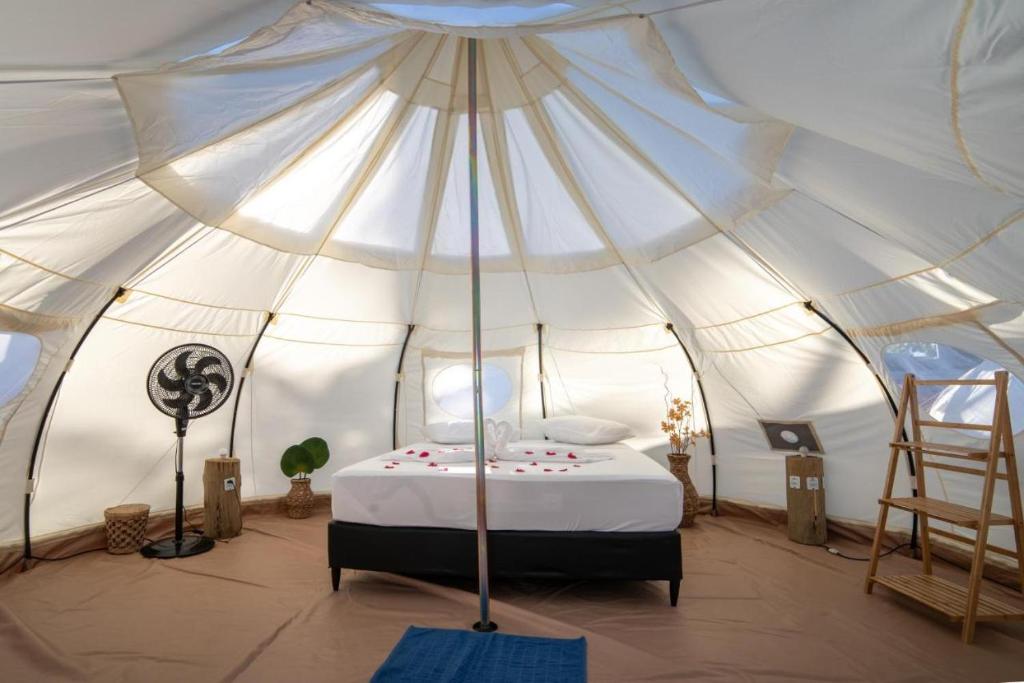 Giường trong phòng chung tại VentoVinte Beach Club Tents