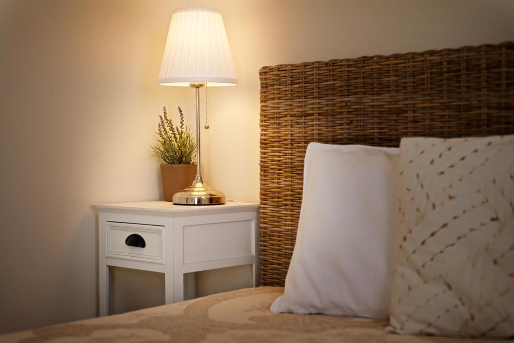 Postel nebo postele na pokoji v ubytování La Terra dei Mari Room & Relax