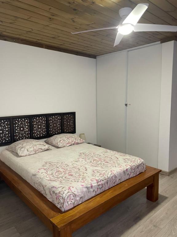 Postel nebo postele na pokoji v ubytování Alambic de Grand Anse
