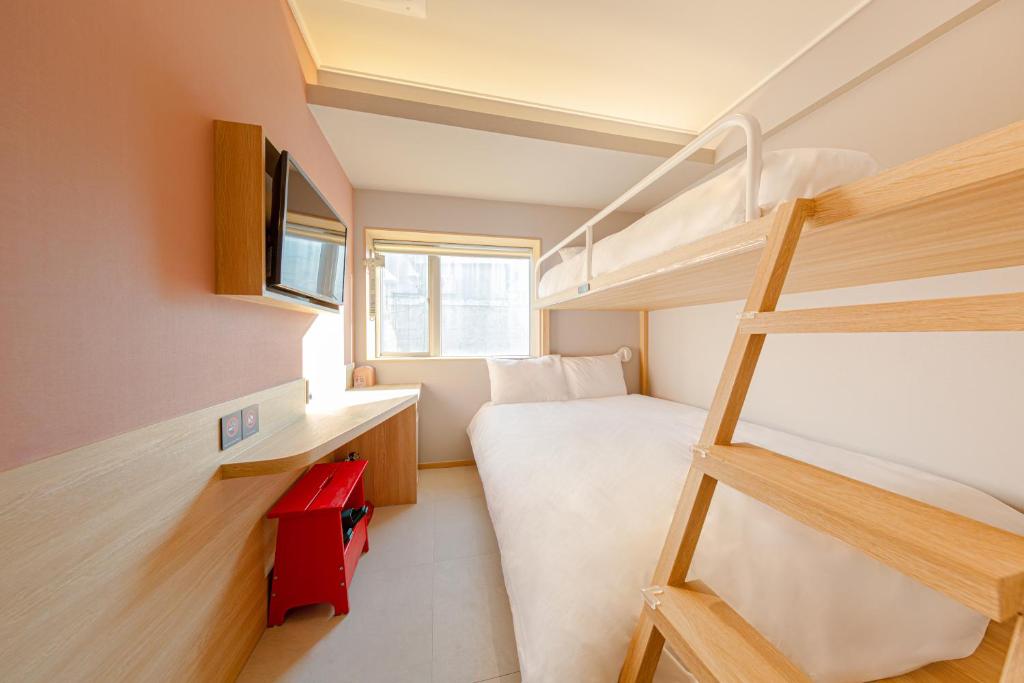 Postel nebo postele na pokoji v ubytování Uhoostay Myeongdong Guesthouse