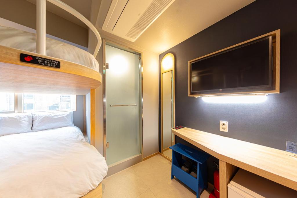 Postel nebo postele na pokoji v ubytování Uhoostay Myeongdong Guesthouse