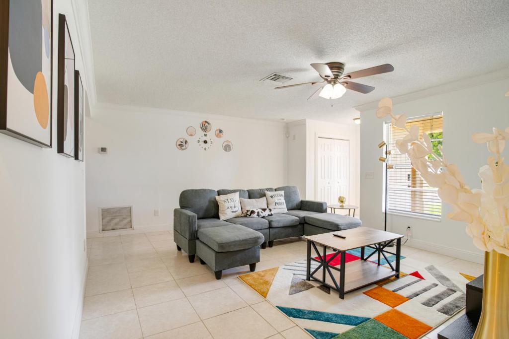 a living room with a couch and a table at 4BR Naples Getaway Pool, Gazebo & Near Beach in Naples