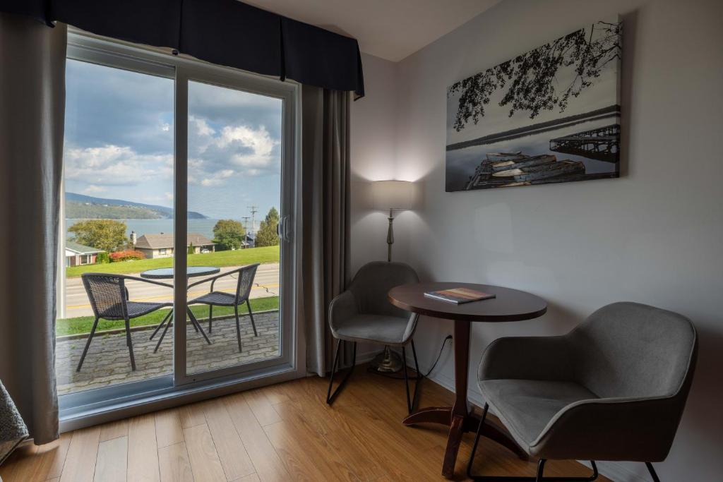 Posezení v ubytování Motel le Point de Vue