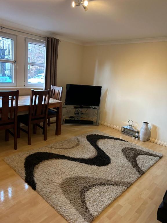 TV a/nebo společenská místnost v ubytování Cosy, convenient, sought after location with private parking