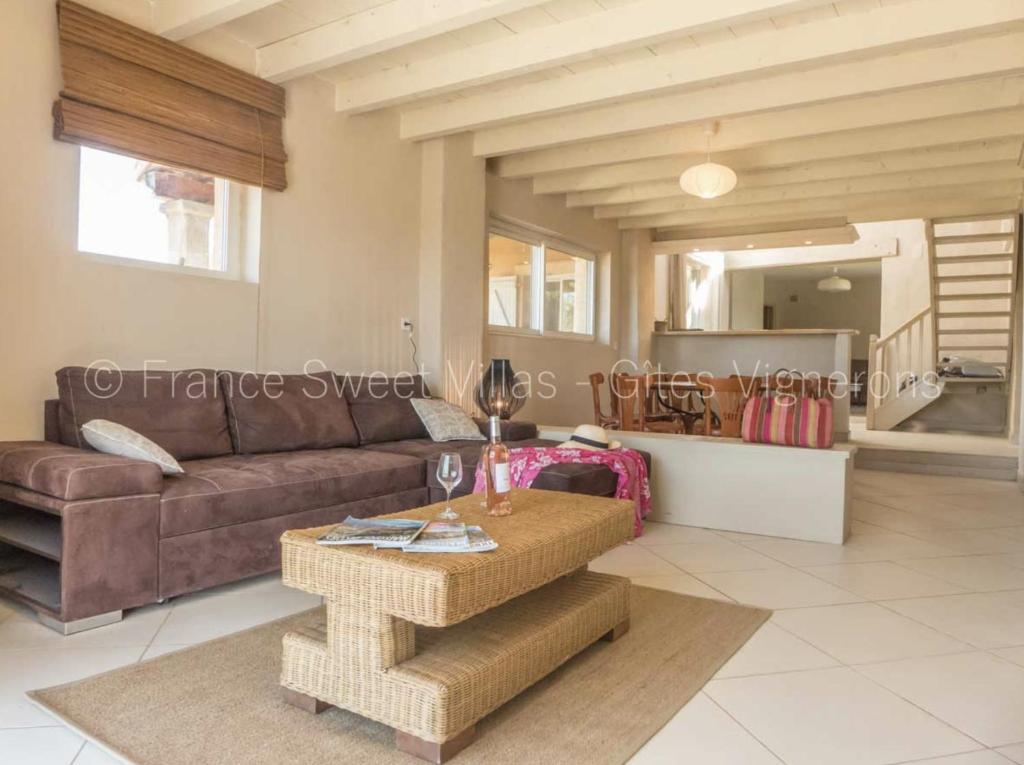Posezení v ubytování Suite ou chambre privée à la Forge des Cyprès