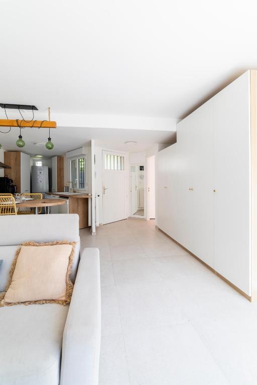 Kuchyňa alebo kuchynka v ubytovaní VILLA BORD DE MER 6 COUCHAGES AVEC JARDIN ET GARAGE