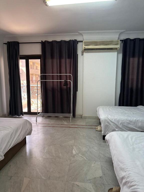Postel nebo postele na pokoji v ubytování QinFu HOTEL