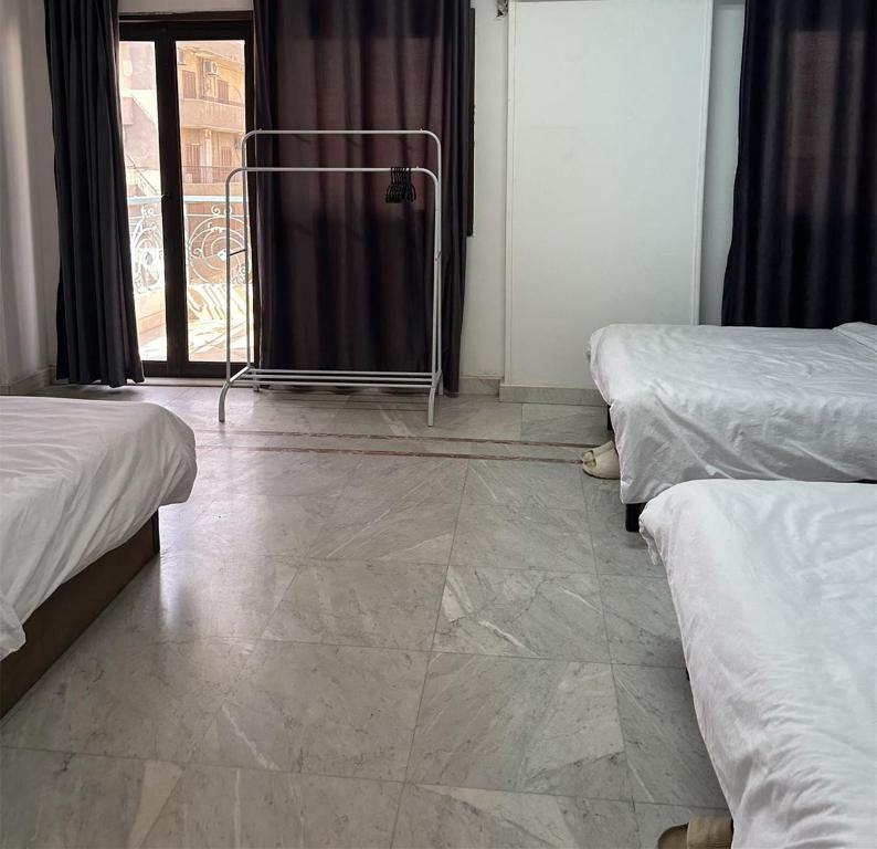Postel nebo postele na pokoji v ubytování QinFu HOTEL