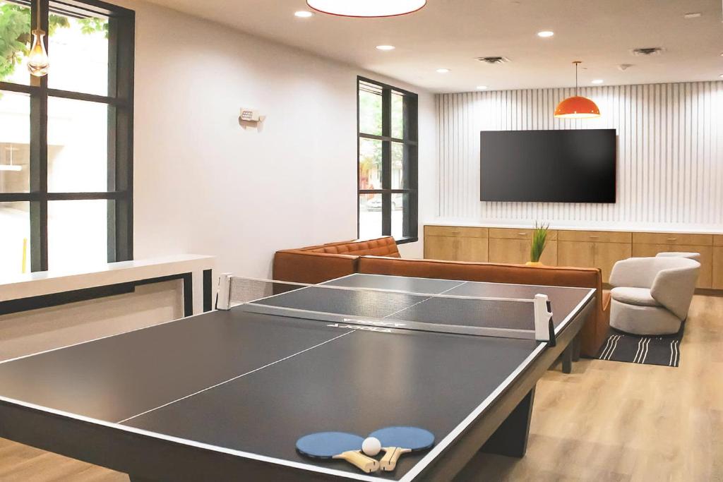 Fotografie z fotogalerie ubytování Modern Condo with Pool Gym Workspaces & BBQ v destinaci Austin