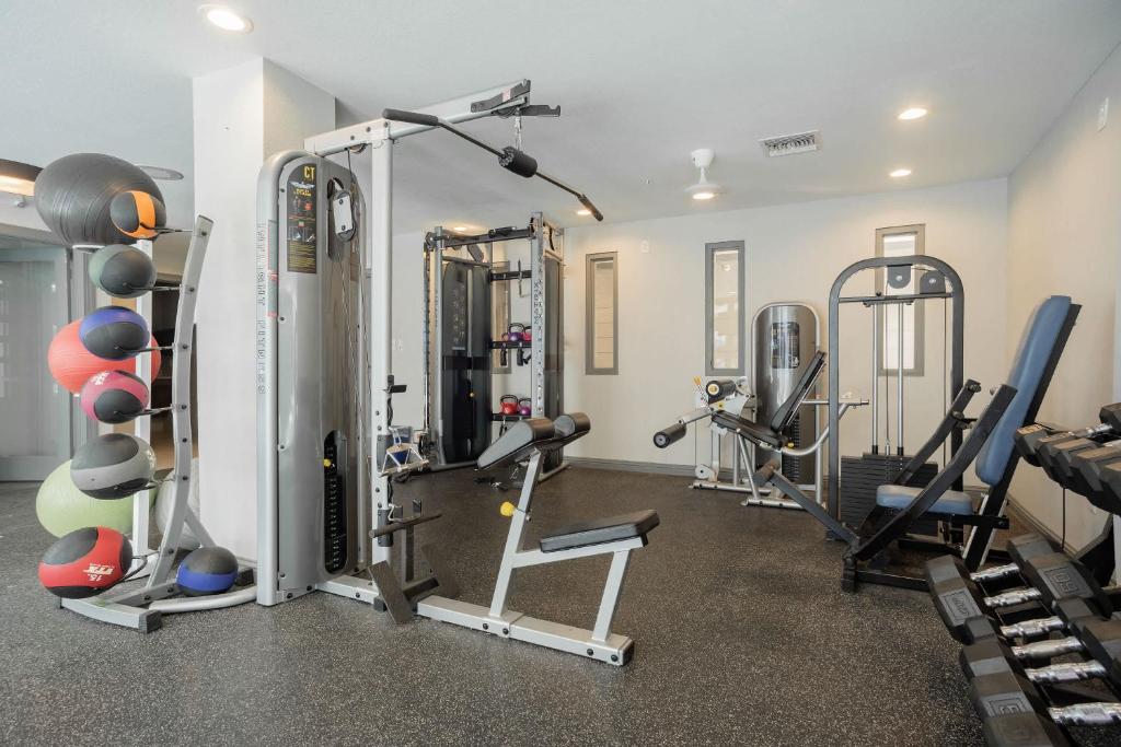 Fotografie z fotogalerie ubytování Modern Condo with Pool Gym Workspaces & BBQ v destinaci Austin