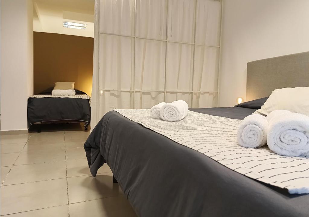 Postel nebo postele na pokoji v ubytování BORGES HOUSE APARTS Apartamentos con cochera a dos cuadras del Obelisco!