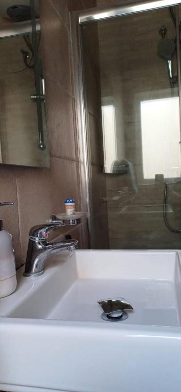 Gallery image of Cozy Private room in apartment in Ħal Safi, Malta in Safi