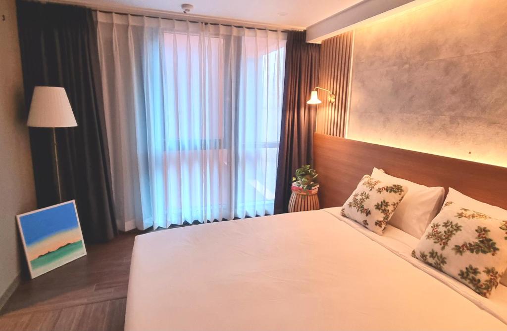 Postel nebo postele na pokoji v ubytování Raviens라비앙즈