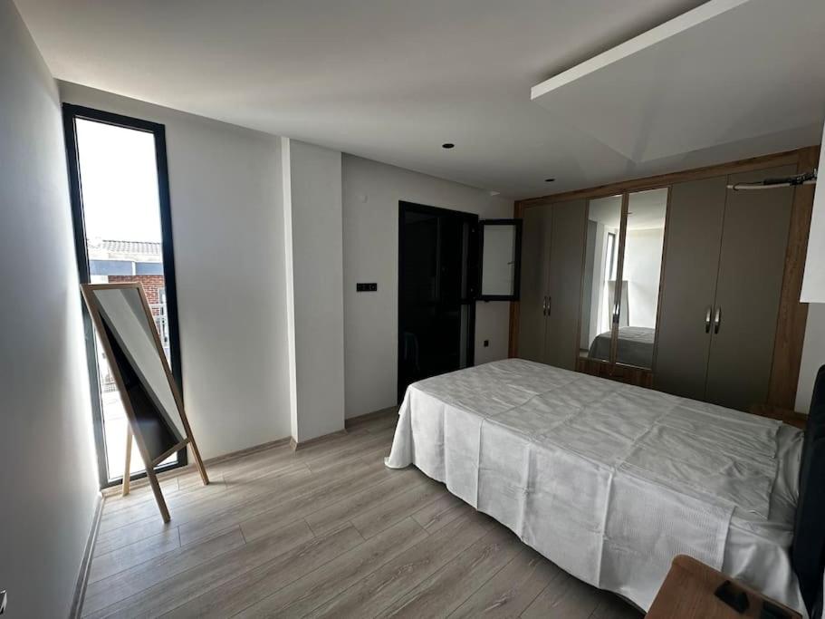 Postel nebo postele na pokoji v ubytování Private Pool Villa for Daily Rent in Kusadasi