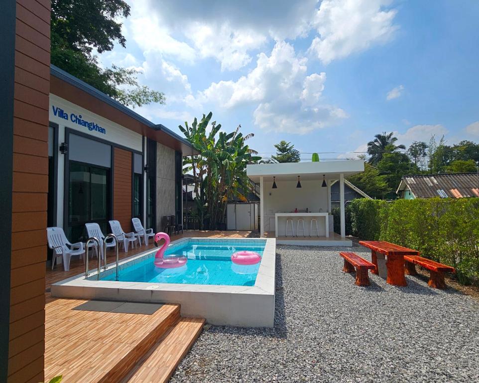 Bazén v ubytování Vamin Poolvilla Chiangkhan Loei วามินทร์พูลวิลล่า เชียงคาน เลย - วามินทร์ รีสอร์ท nebo v jeho okolí
