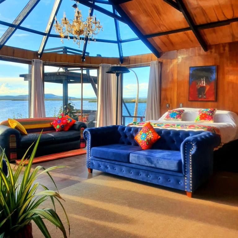 Posezení v ubytování Uros Titicaca Beluxia