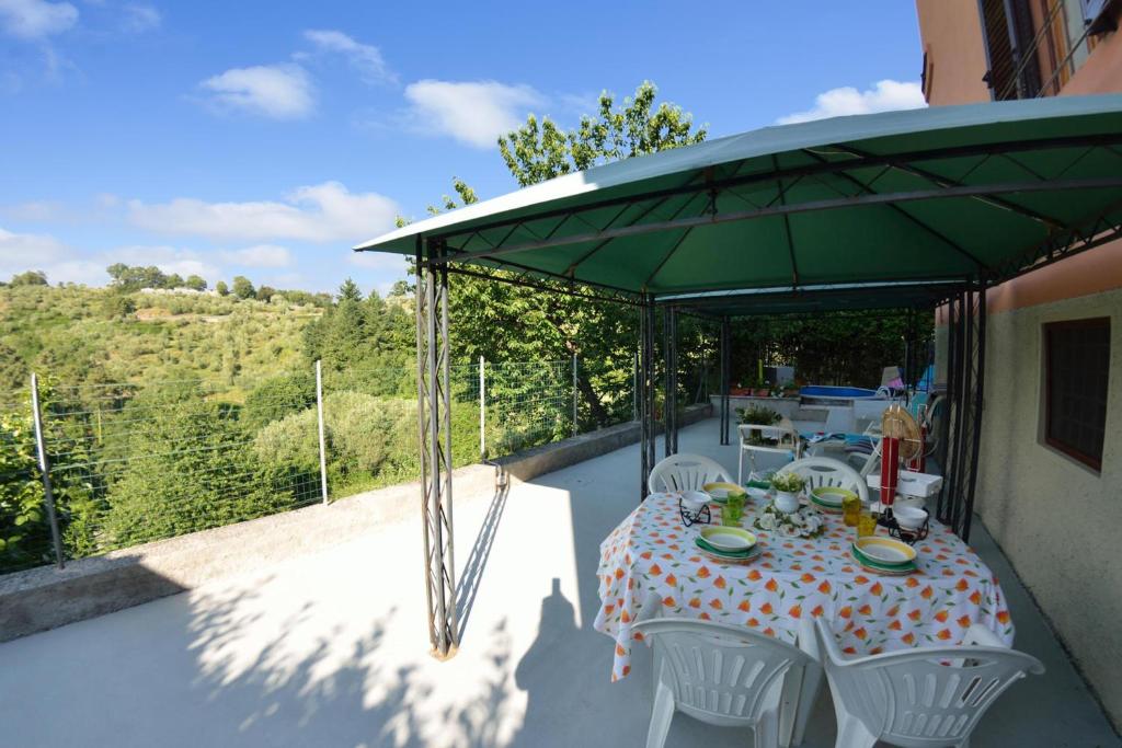 Balkón alebo terasa v ubytovaní Casale Geniva with Private Pool - Happy Rentals