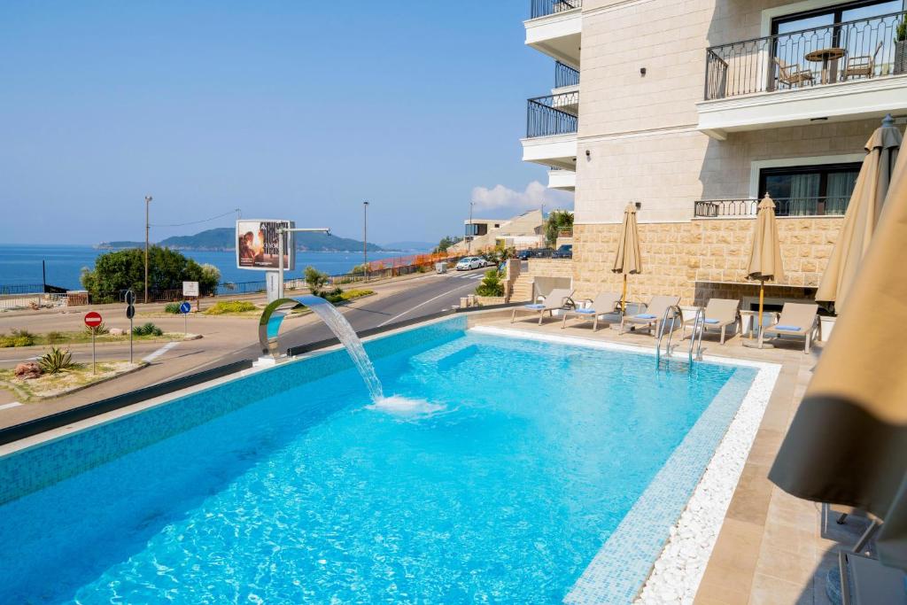 Bazén v ubytování Exclusive Hotel nebo v jeho okolí
