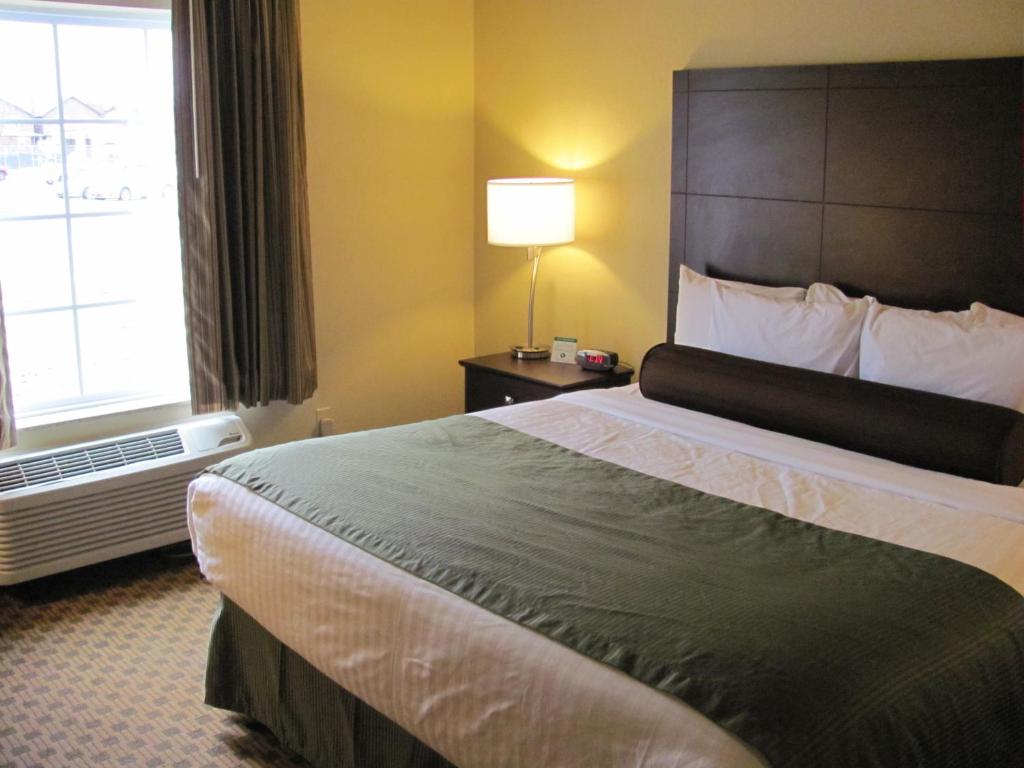 Cobblestone Inn & Suites - Ambridge - 