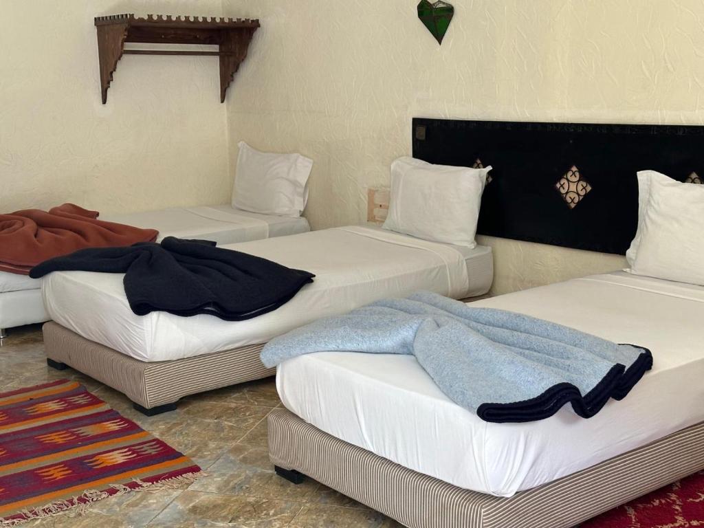 Postel nebo postele na pokoji v ubytování Kasbah Imoula