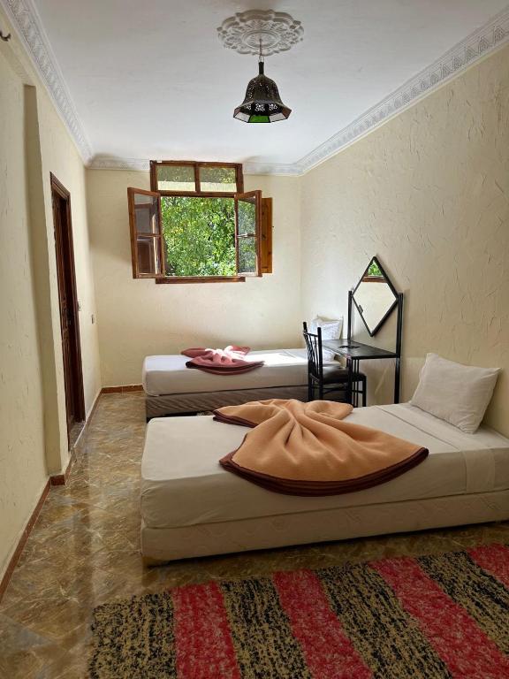 Postel nebo postele na pokoji v ubytování Kasbah Imoula
