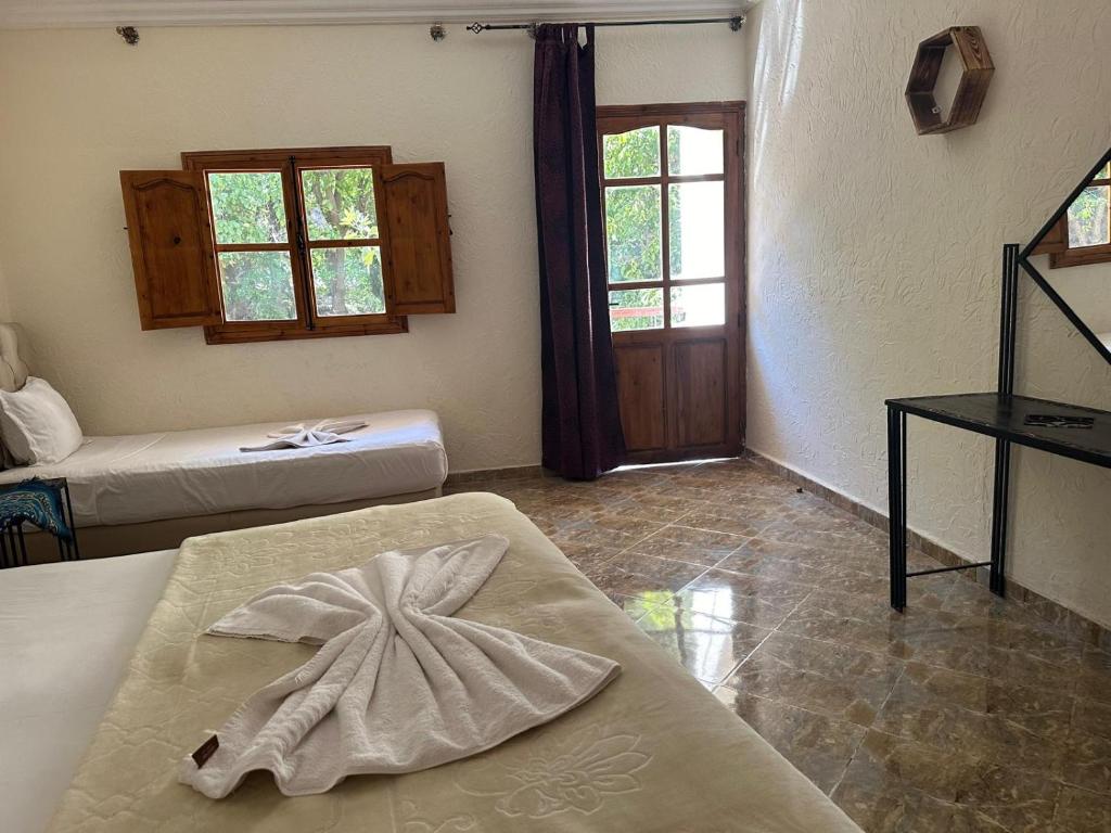 Postel nebo postele na pokoji v ubytování Kasbah Imoula